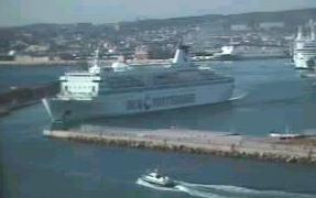 LIBERTÉ quitte le Port de Marseille le 19 juin 2002 (prise  X. Maillard)